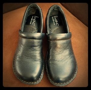 b.ø.c. Women's Peggy Smooth Leather Clog 